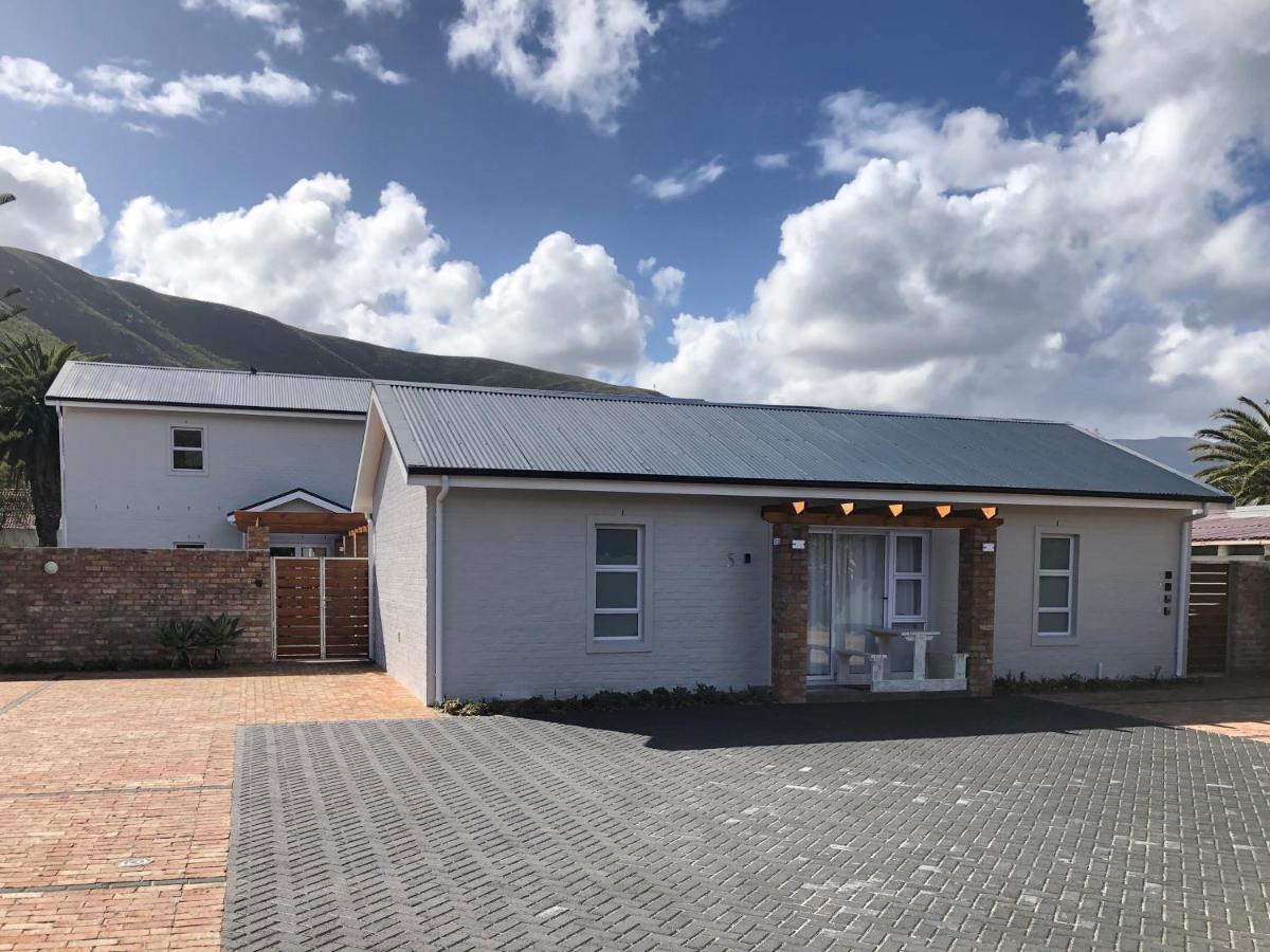 Hermanus Guest Rooms - B&B