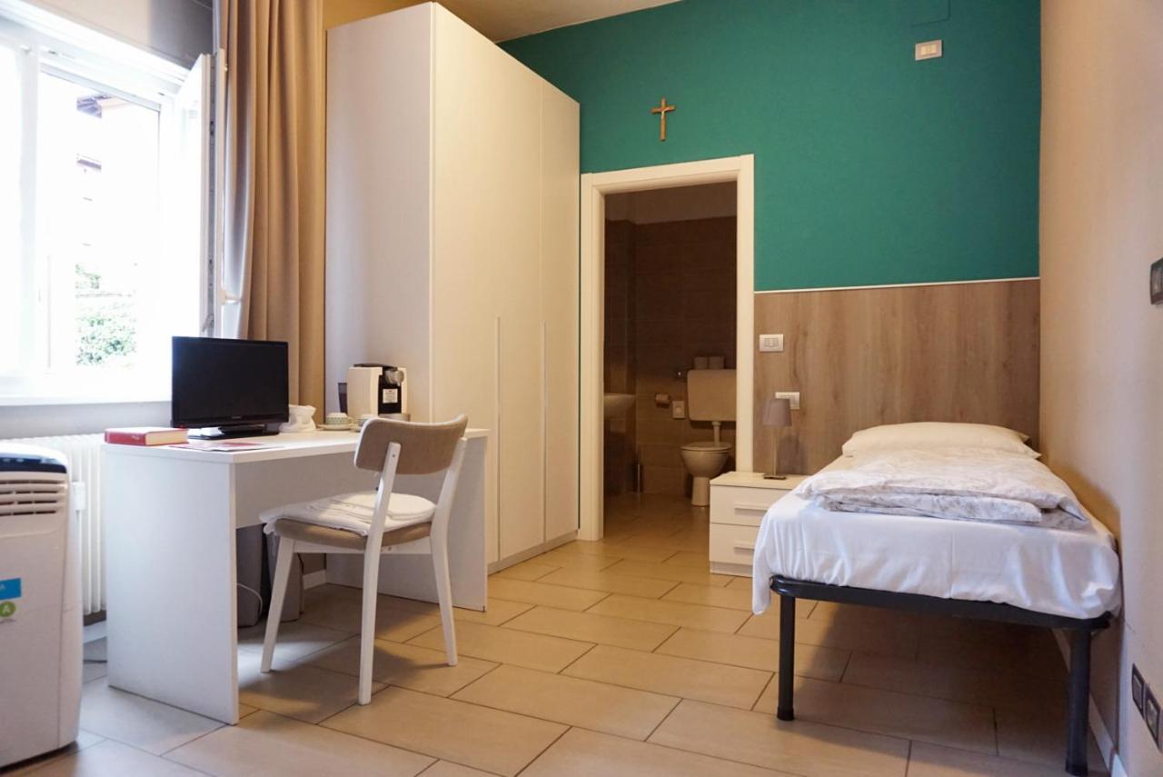 Twin Room with Private Bathroom
