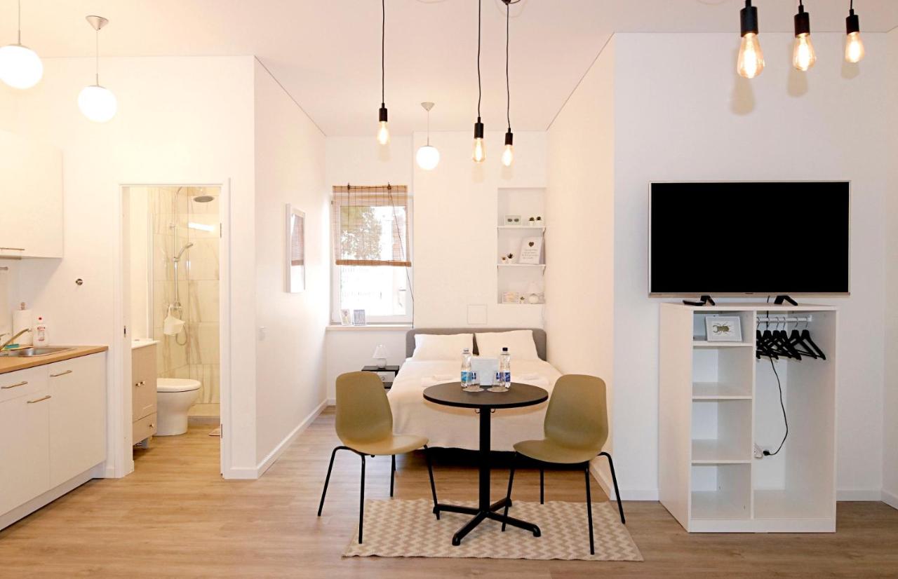 B&B Kaunas - Minimalist Studio Old Town Apartments by Hostlovers - Bed and Breakfast Kaunas