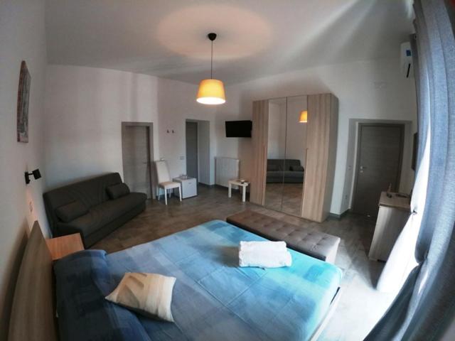 Deluxe Room (2 Adults + 1 Child)