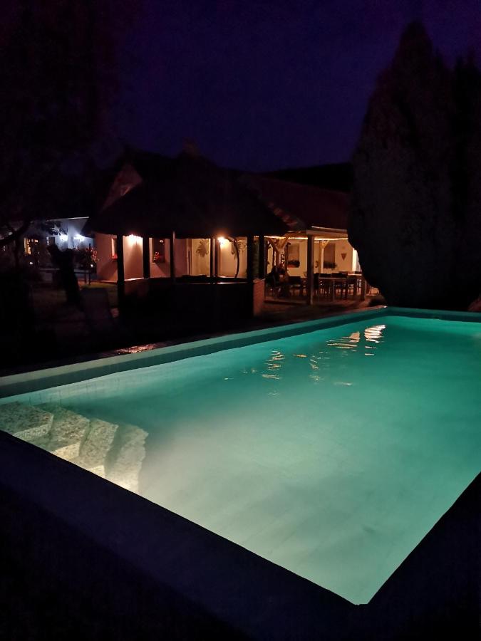 Oázis Üdülő Tiszafüred - Chambres d’hôtes