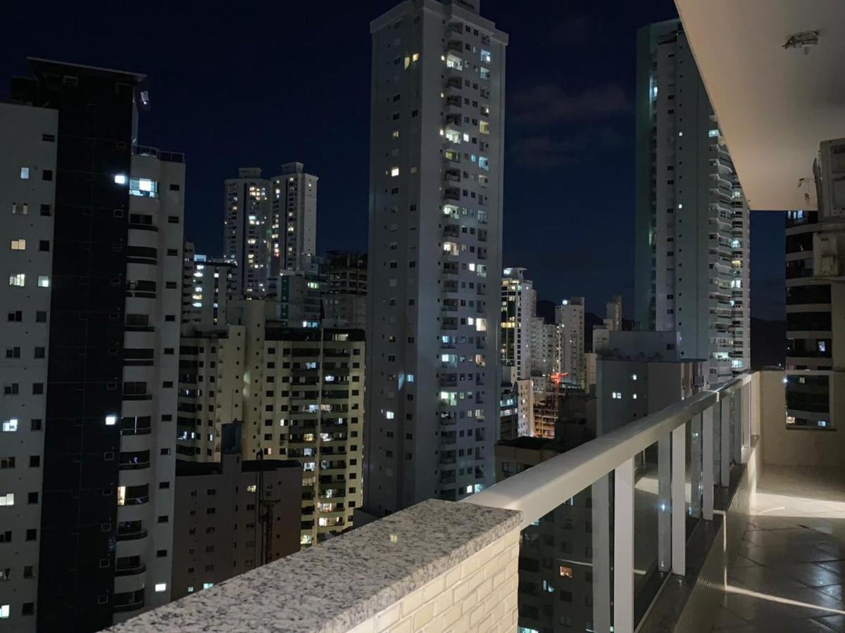Apartamento á 30 metros praia, com vista mar. - B&B