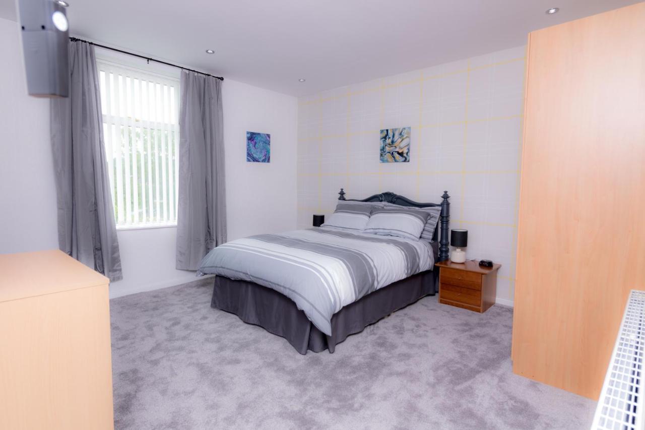 B&B Clayton le Moors - Entire House - 2 Bedroom - 3 Bed - Free wifi - TV - Bed and Breakfast Clayton le Moors