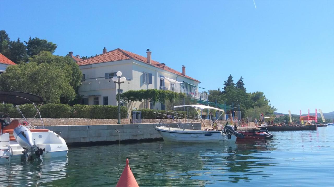 Group Holiday Accommodation Natura Croatia, Sleeps Up To 13 People - Chambres d’hôtes Maslenica