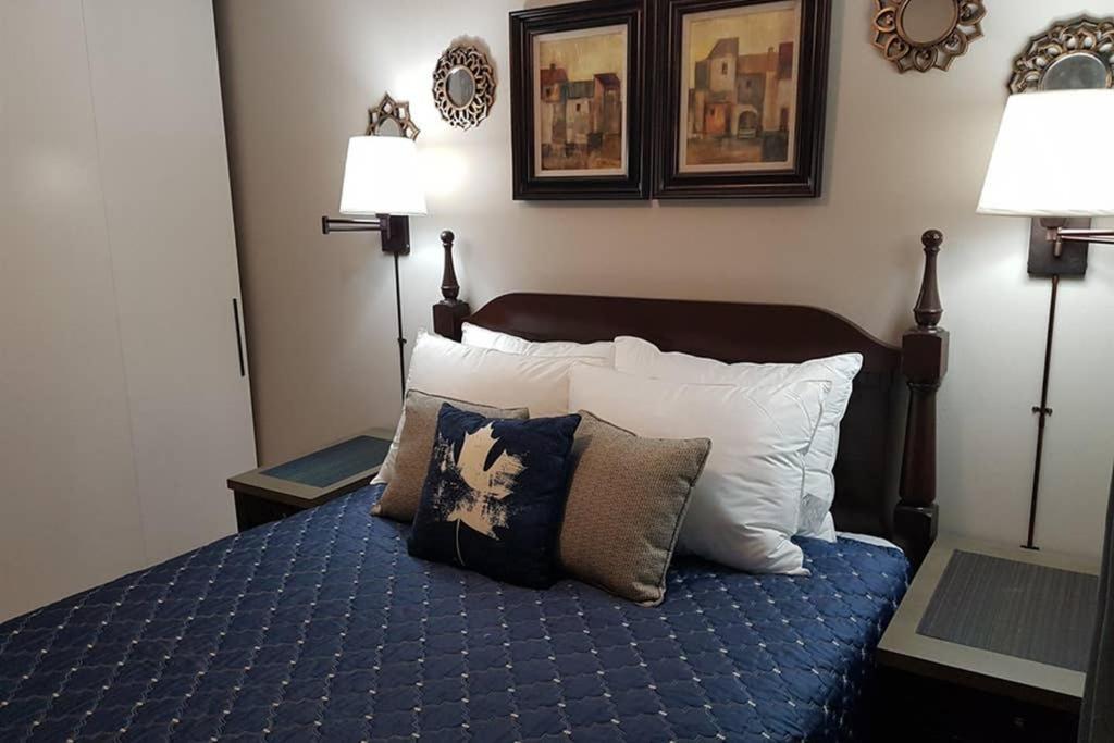 Sarnia's Hidden Gem - 3 BR/2 BA by College/Hwy/Arena - B&B Sarnia