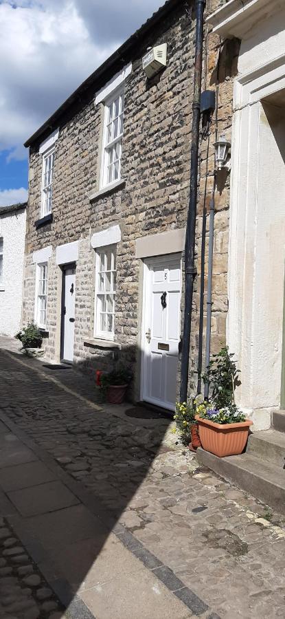 16th Century 1 Bedroom Cottage (adjacent 10th Century Richmond Castle) - B&B