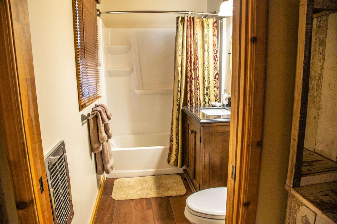 Deluxe Double Room with Shower