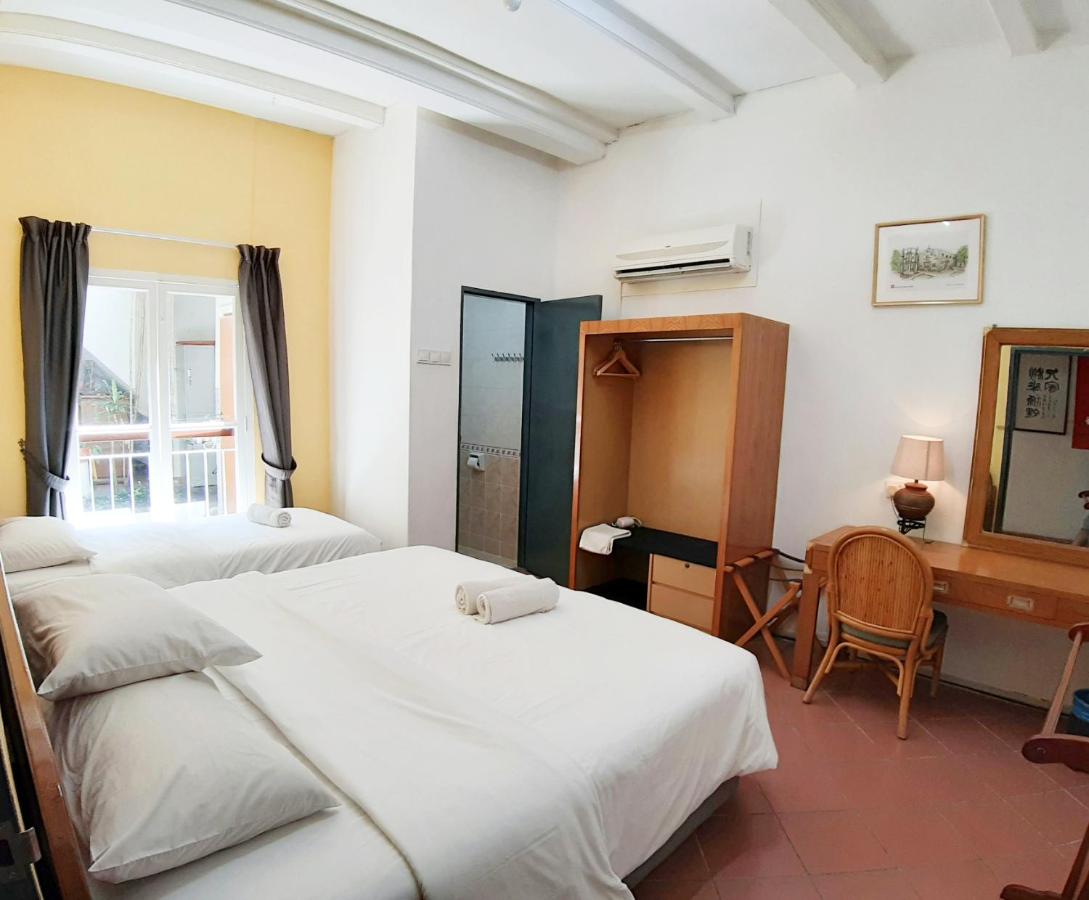 Habitación Triple con vistas al jardín