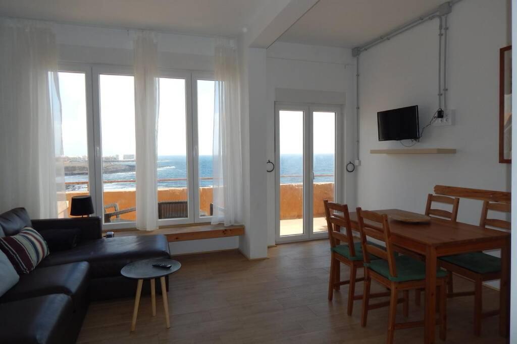 B&B Telde - Big, large cozy apartment with sea view ask for additional bedroom as an extra option - Bed and Breakfast Telde