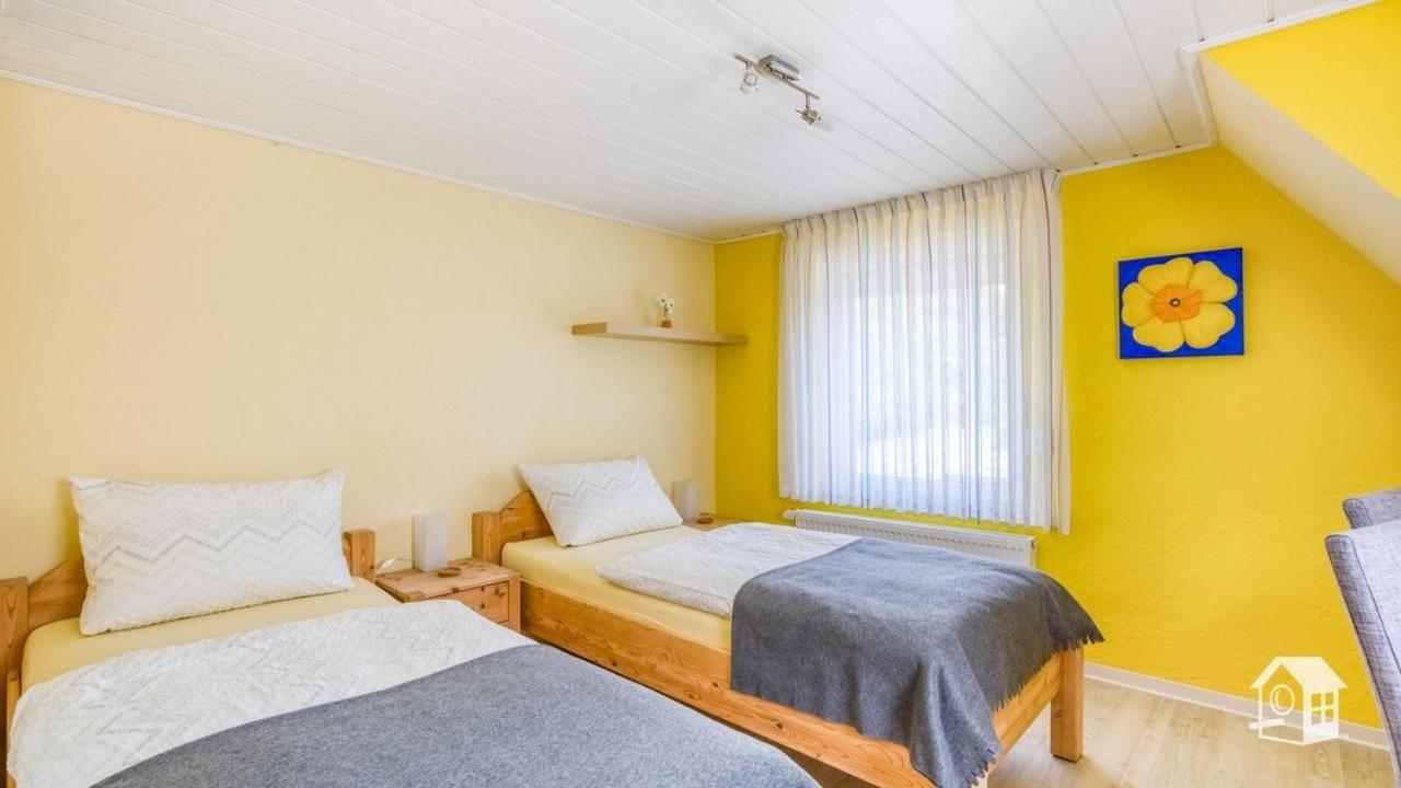 Zweibettzimmer mit Bad