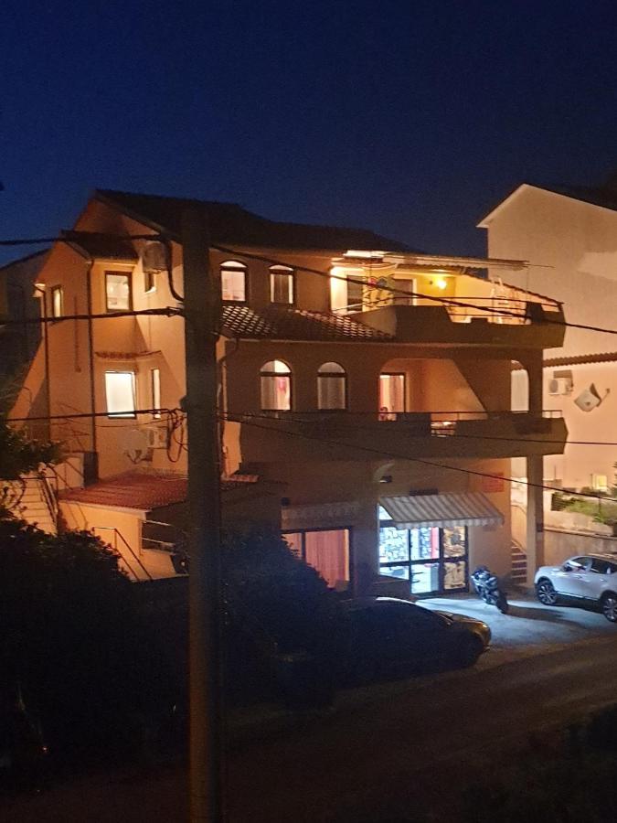 Apartments Damir 2838 - Bed and Breakfast Lopar