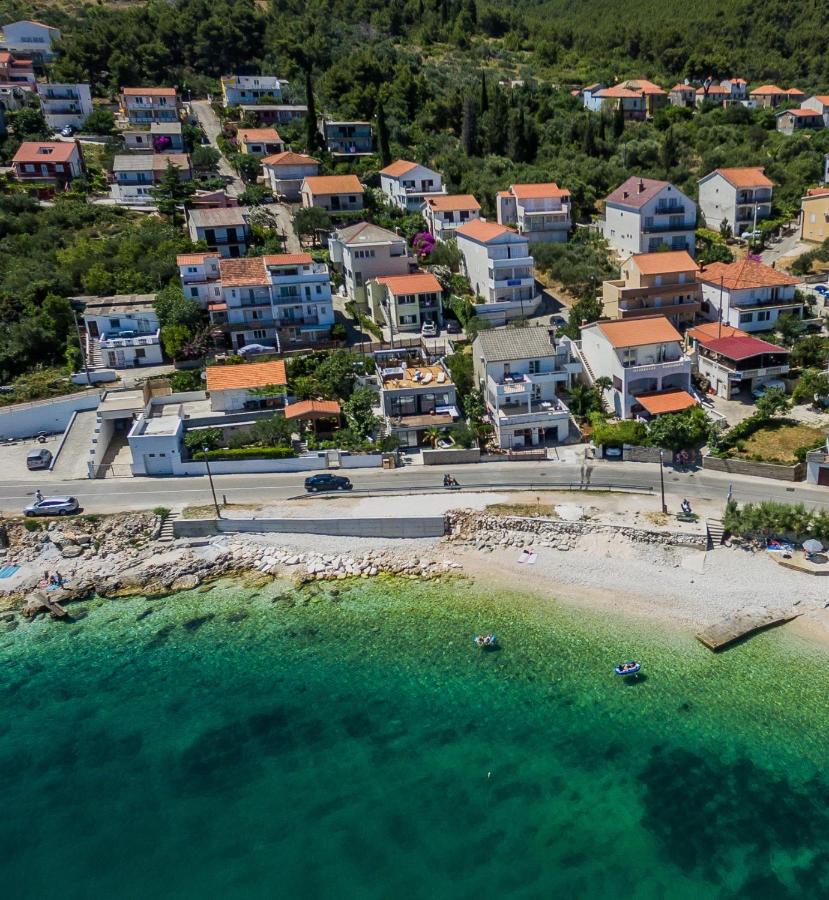Villa Arbanessa with Heated Pool - B&B Traù