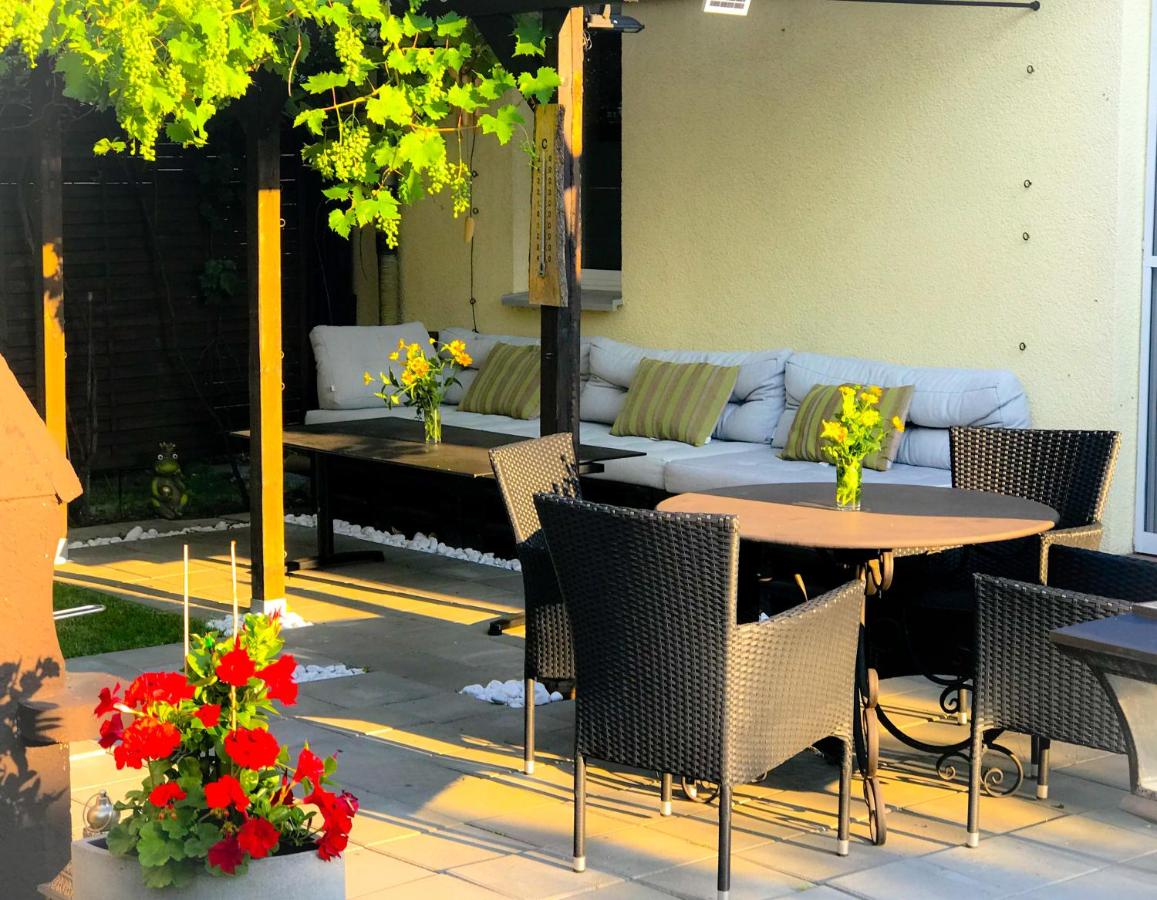 "Casa20200" 2 x Apartments je 150qm für Business, Familien, Gruppen, Handwerker 15min von BERLIN, Erdbeerhof, Outlet B5, 5min vom See Falkensee !! 2 Apartment each 150qm for BUSINESS , FAMILIES 15min from BERLIN!! - Bed and Breakfast