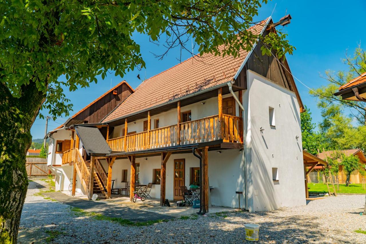 B&B Kľačno - Farma Zelená Ruža - Bed and Breakfast Kľačno