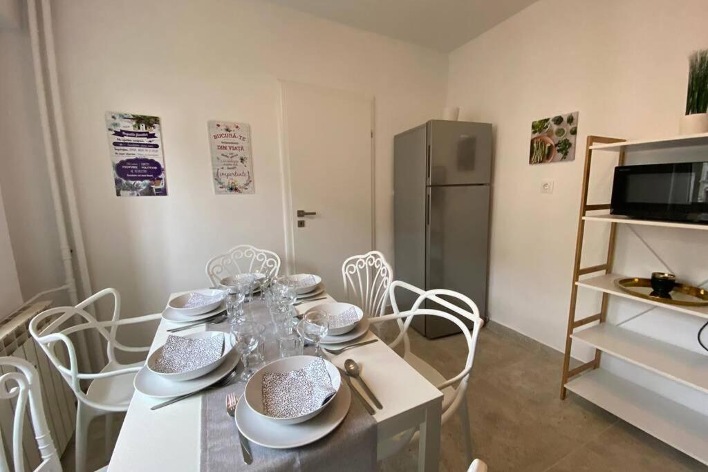 New Luxury Flat in front of the Parliament at Unirii - B&B