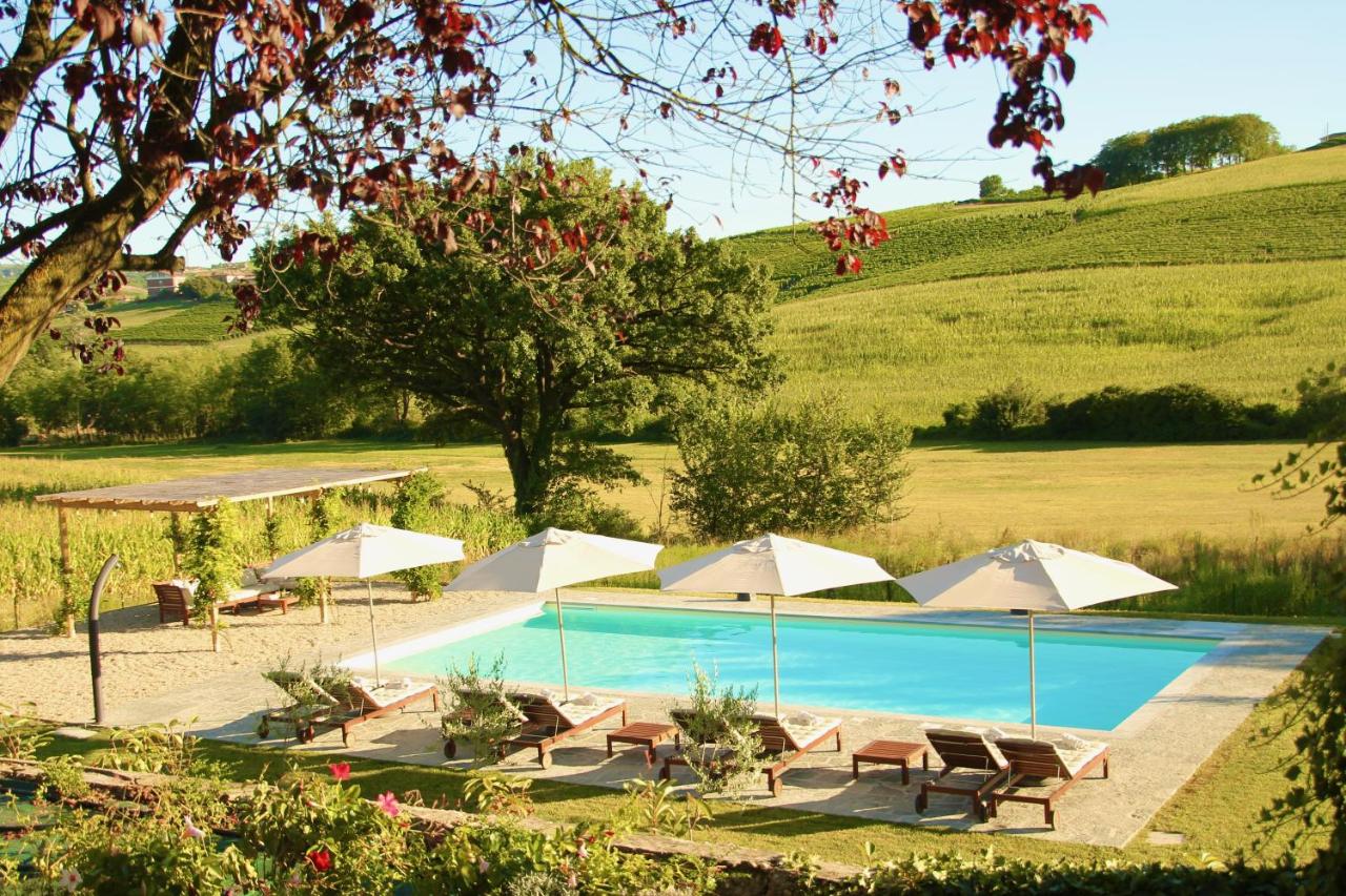 Villa La Mura - Luxury Pool by the Vineyard - B&B Costigliole d'Asti