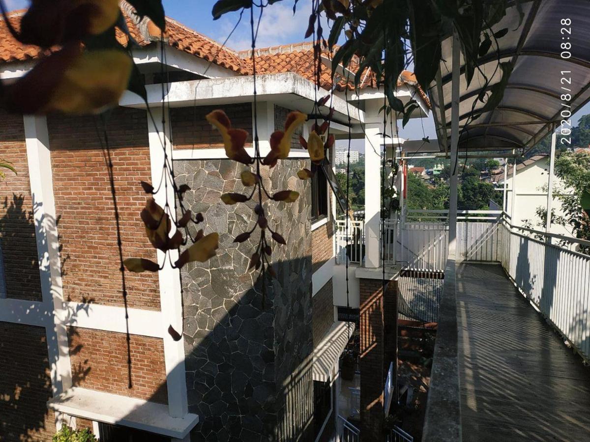 B&B Bandung - The Bridge Villa Punclut - Bed and Breakfast Bandung