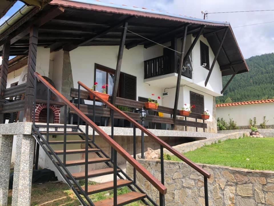 ПАУНОВАТА КЪЩА - B&B Ravnogor
