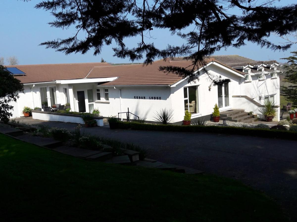 At Cedar Lodge Apartment - B&B