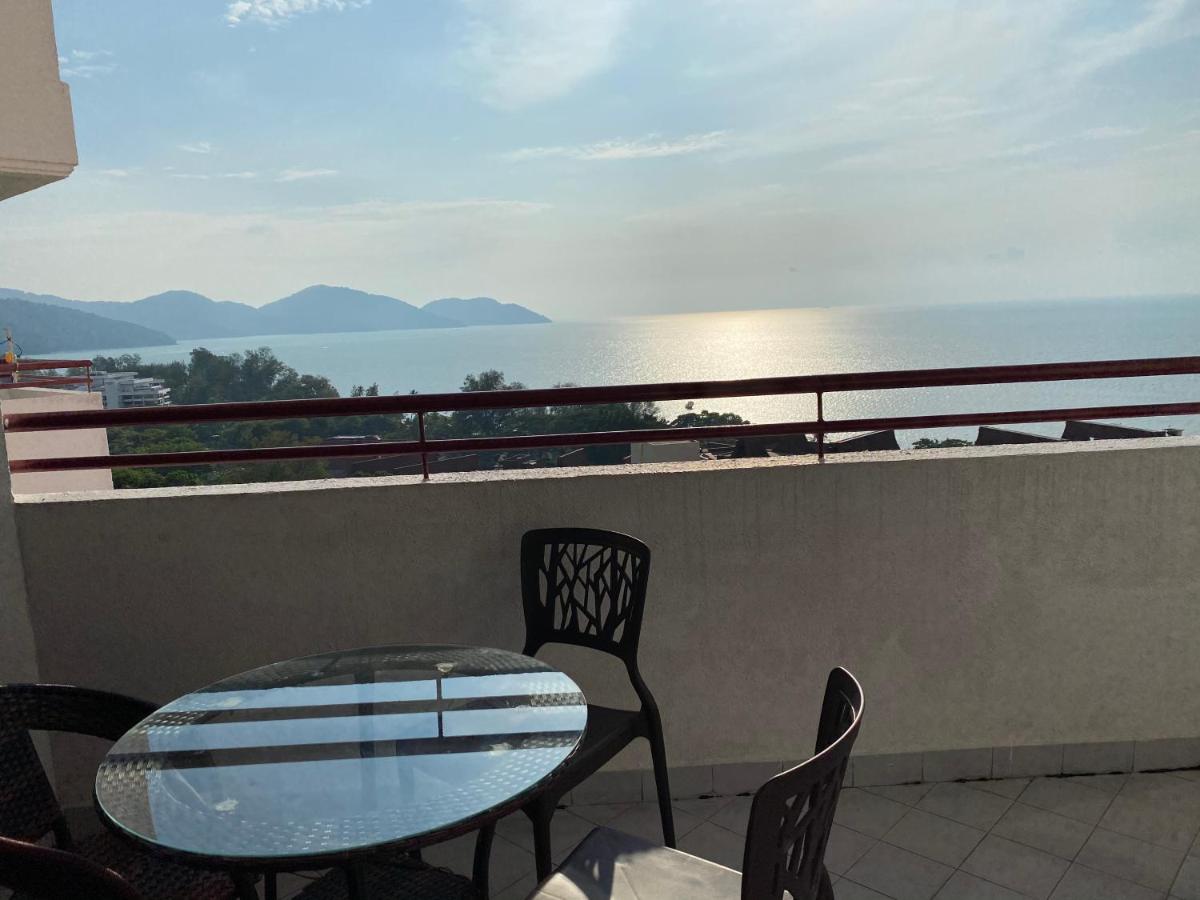 The View Ferringhi 3BR Apartment - B&B