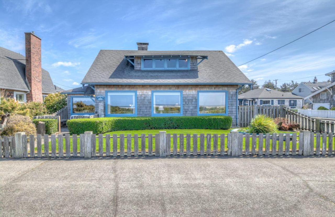Byers Boathouse on the Prom - Meredith Lodging - B&B