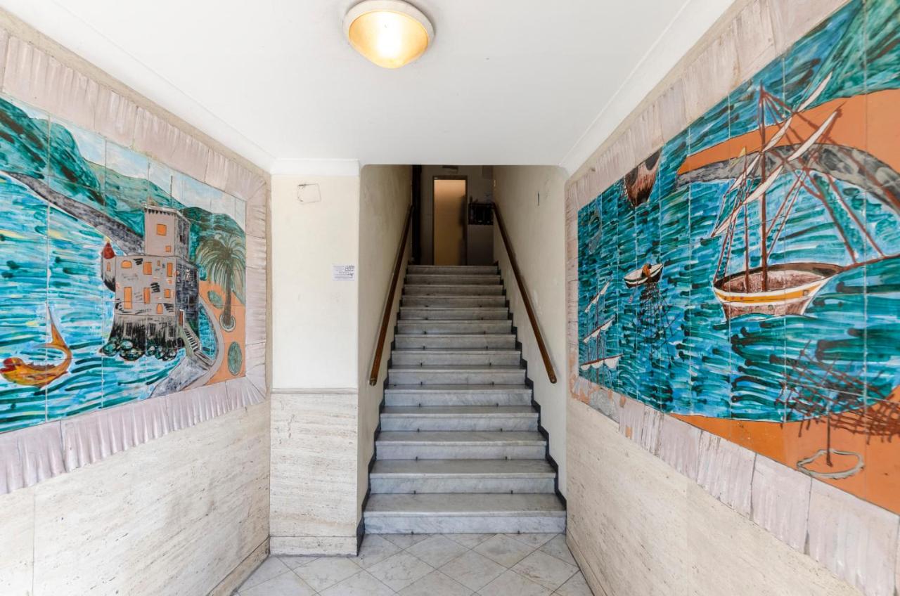 Alla Casa Rosa al Mare, Central Seafront Stay with Free Private Garage, Air Conditionig, Wi-Fi, ideal choice for a relaxing and exciting coastal escape - B&B
