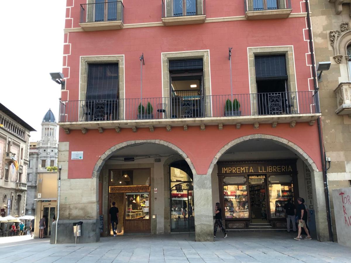 Apartaments Vicus 3 con vistas a la Plaza Mayor de Vic - Bed and Breakfast
