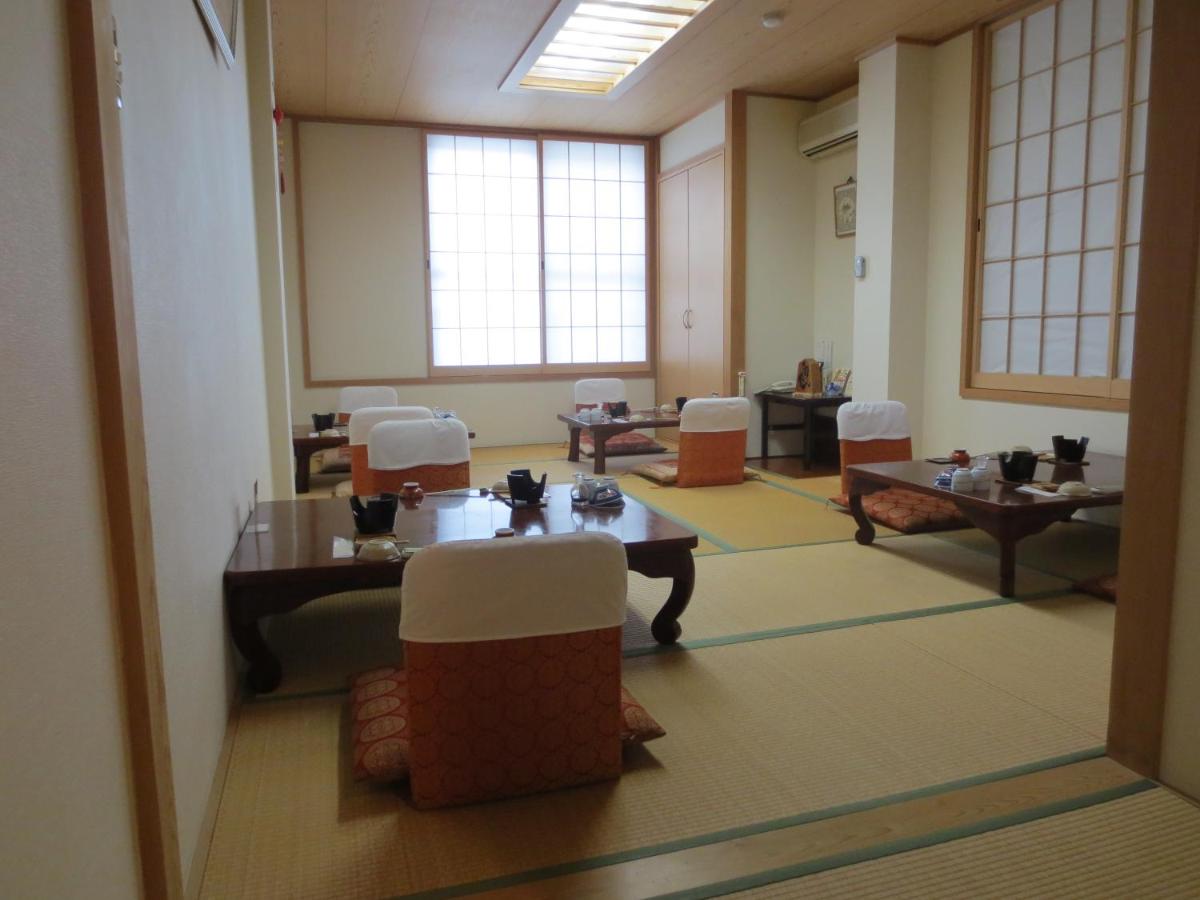 Japanese-Style Room with Shared Bathroom "Muku"