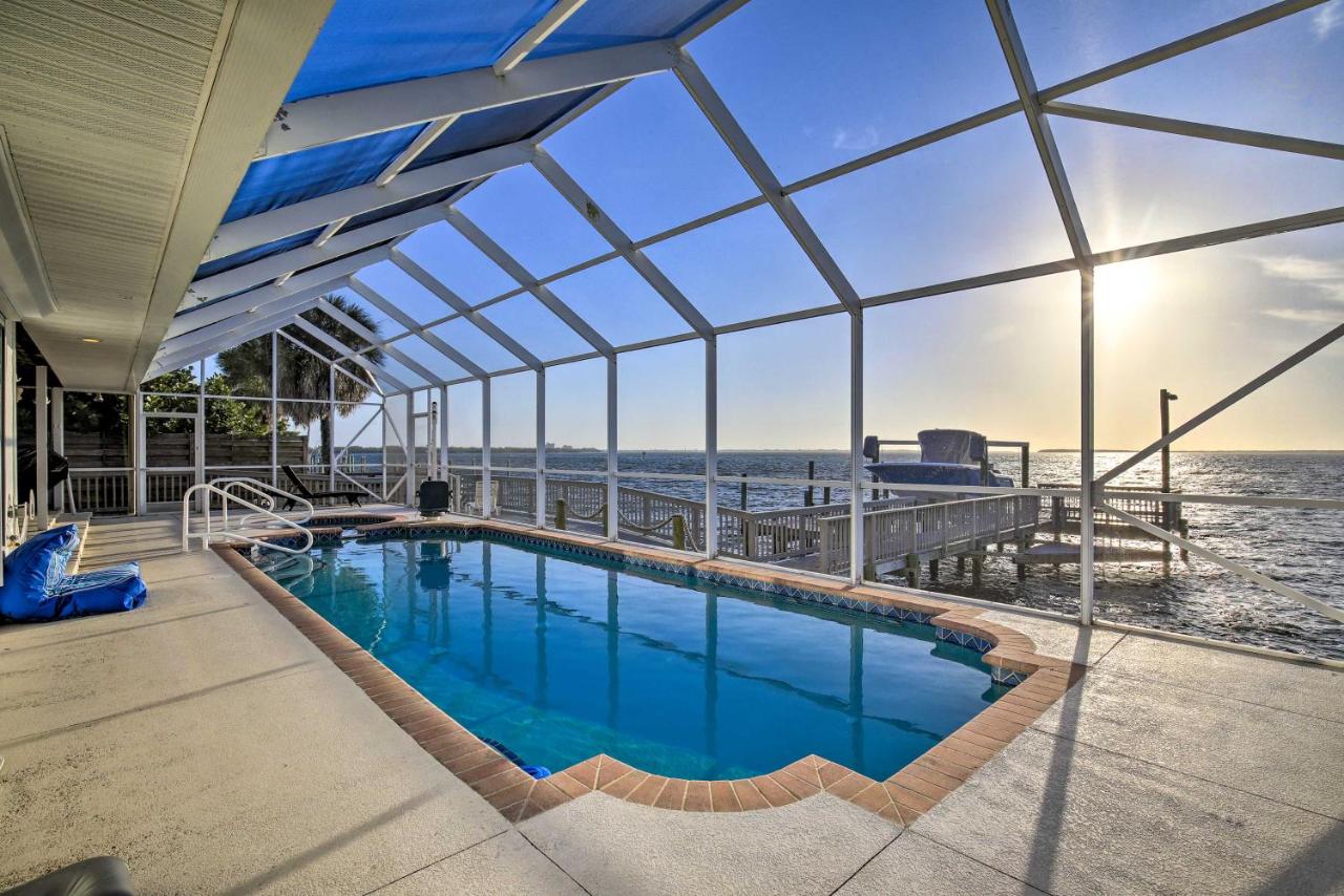 B&B Palmetto - Stunning Bayfront Retreat with Pool, Spa and Dock! - Bed and Breakfast Palmetto