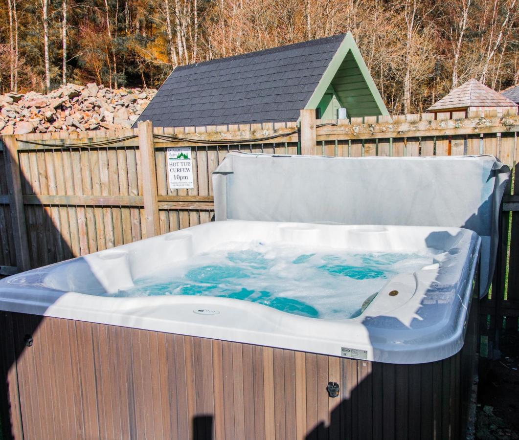 One Bedroom Upper Floor Apartment with Balcony and Outdoor Hot Tub (Not Pet Friendly) Kestrel