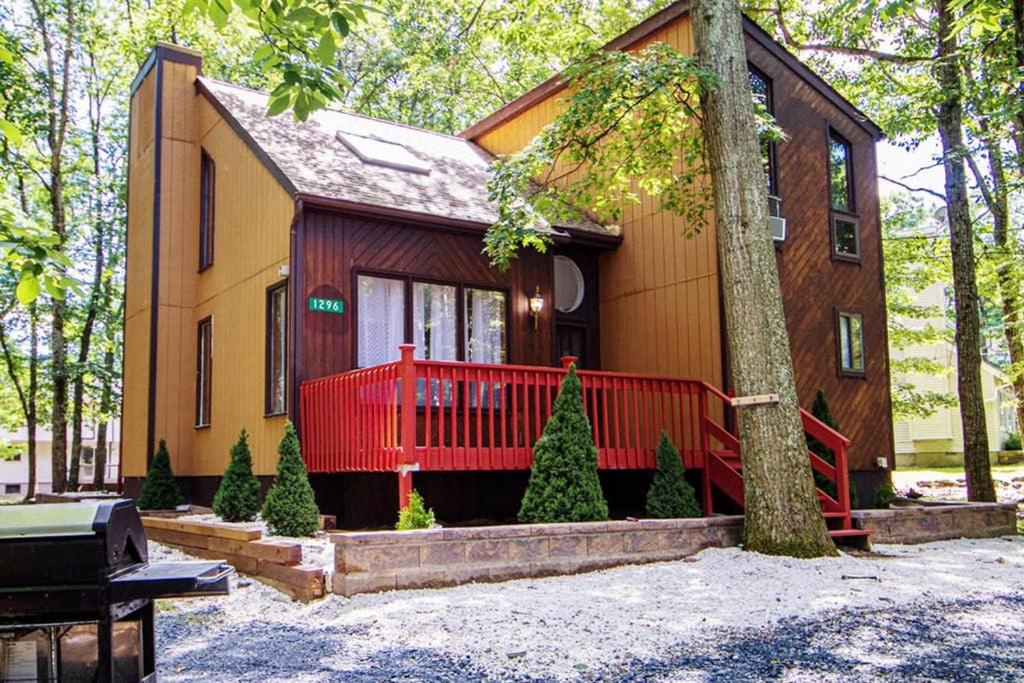 B&B East Stroudsburg - Entire 3 Bedroom Adventure Chalet, Near the best of the Poconos - Bed and Breakfast East Stroudsburg