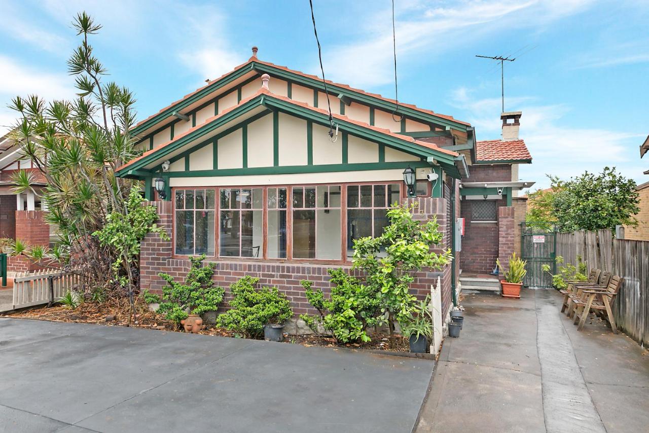 KOZYGURU ARNCLIFFE SYDNEY AIRPORT LUXURY RENOVATED 3 BED free parking NAR232 - B&B