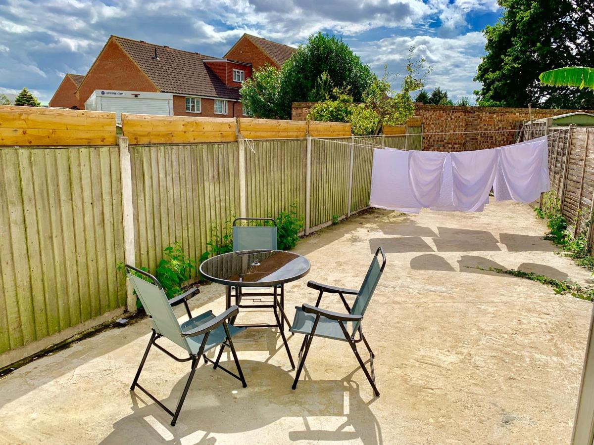 Spacious 2 Bedrooms 2 Baths Apartment with Garden and Parking - B&B
