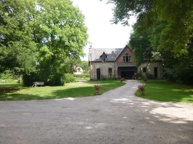 B&B Agonges - Suite dans les dépendances du Château - Bed and Breakfast Agonges