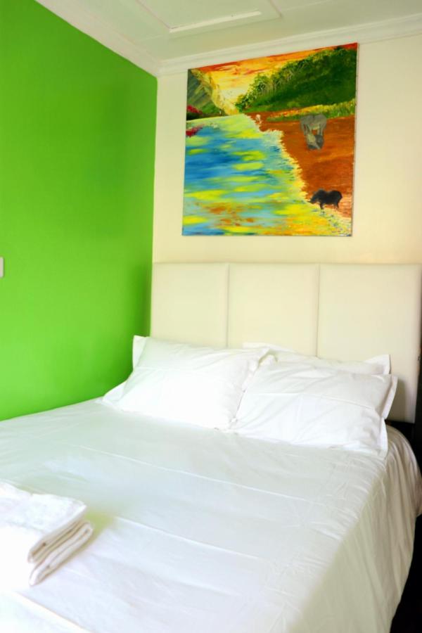 B&B Nairobi - Little Green Room Homestay near JKIA Airport & SGR Railway Station - Bed and Breakfast Nairobi