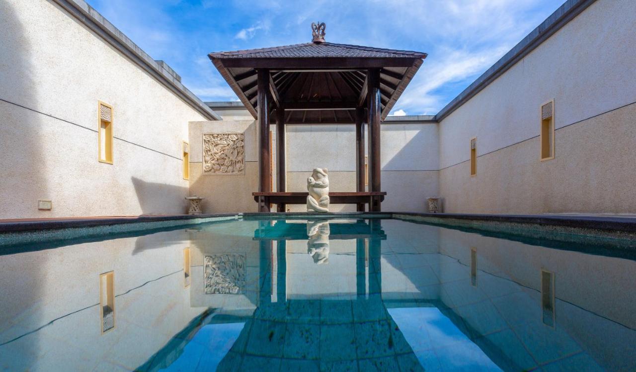Queen Room with Pool View