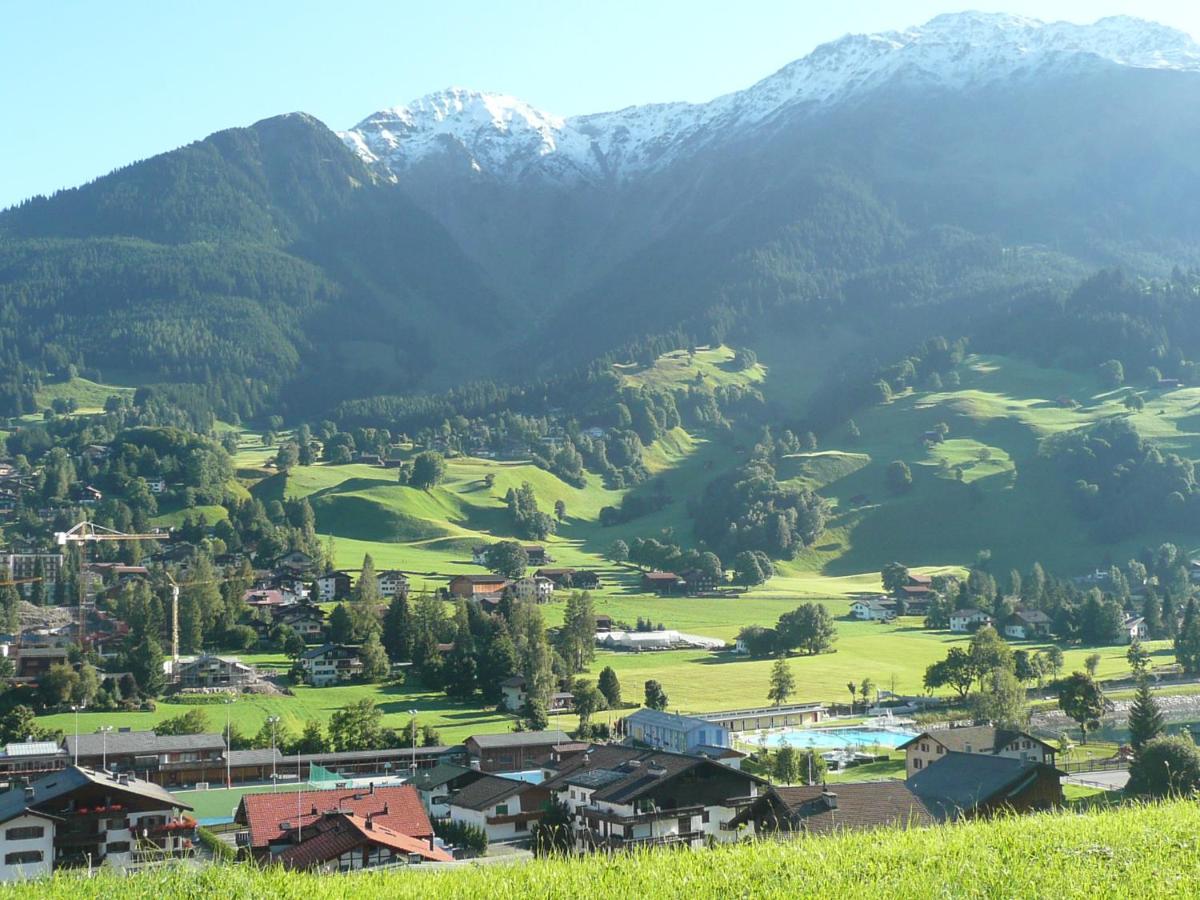 Appartement in Hus Signal met prachtig uitzicht op de bergen - Chambres d'hôtes Klosters Serneus