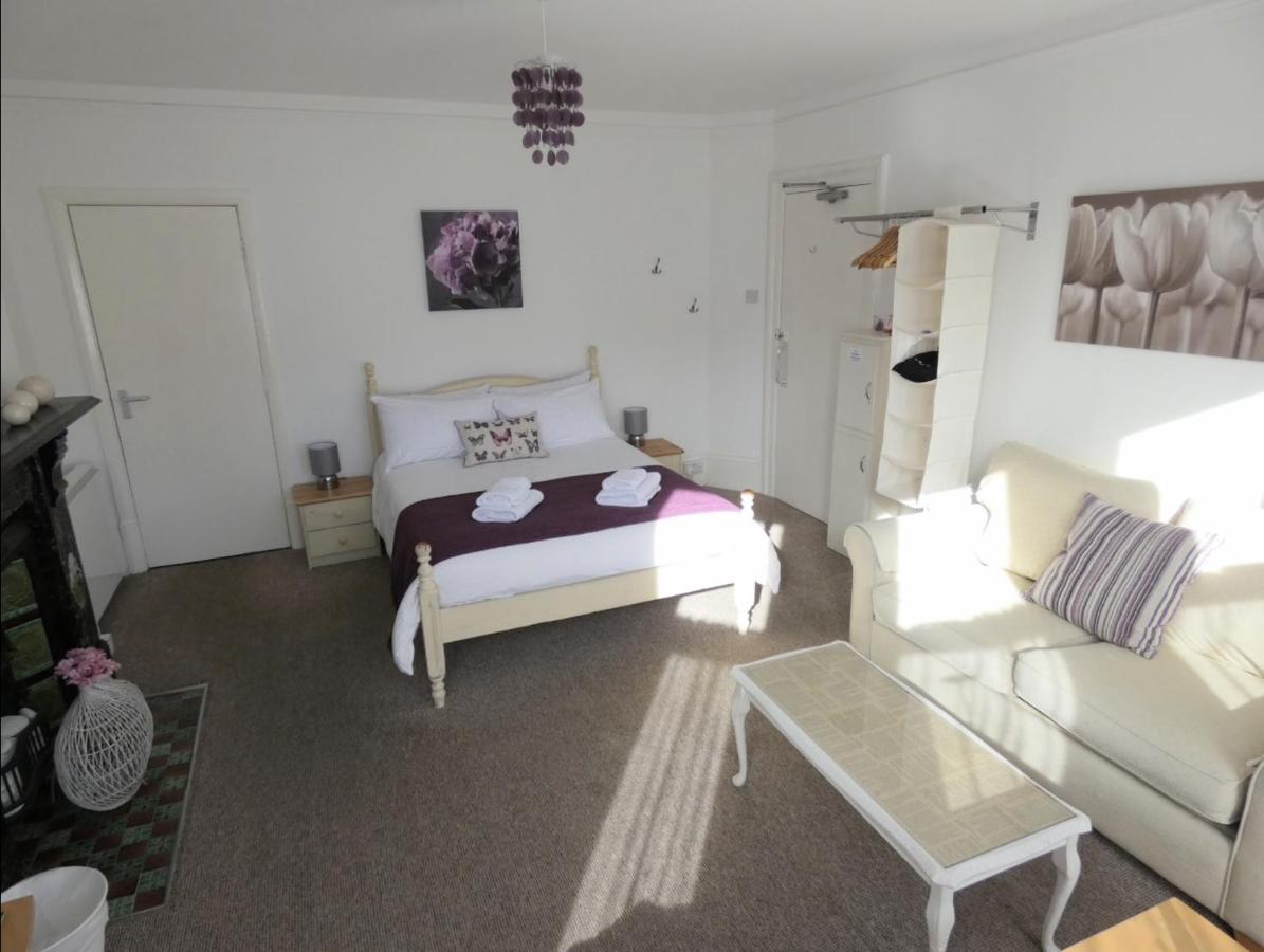 Monolocale con Divano-Letto