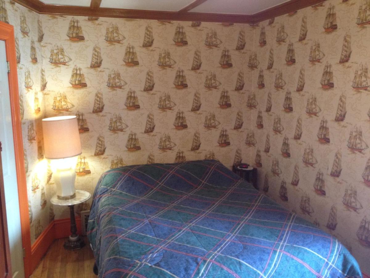 Queen Room with Ensuite Bathroom