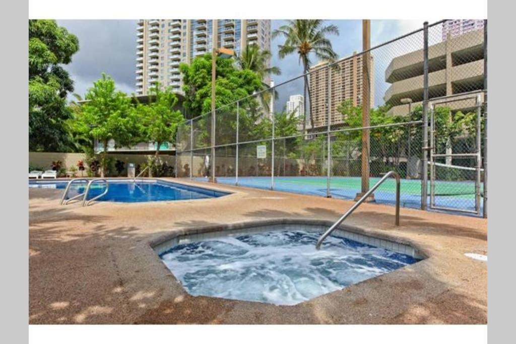 B&B Honolulu - Spacious Studio w/ Parking, beach/mall/park - Bed and Breakfast Honolulu