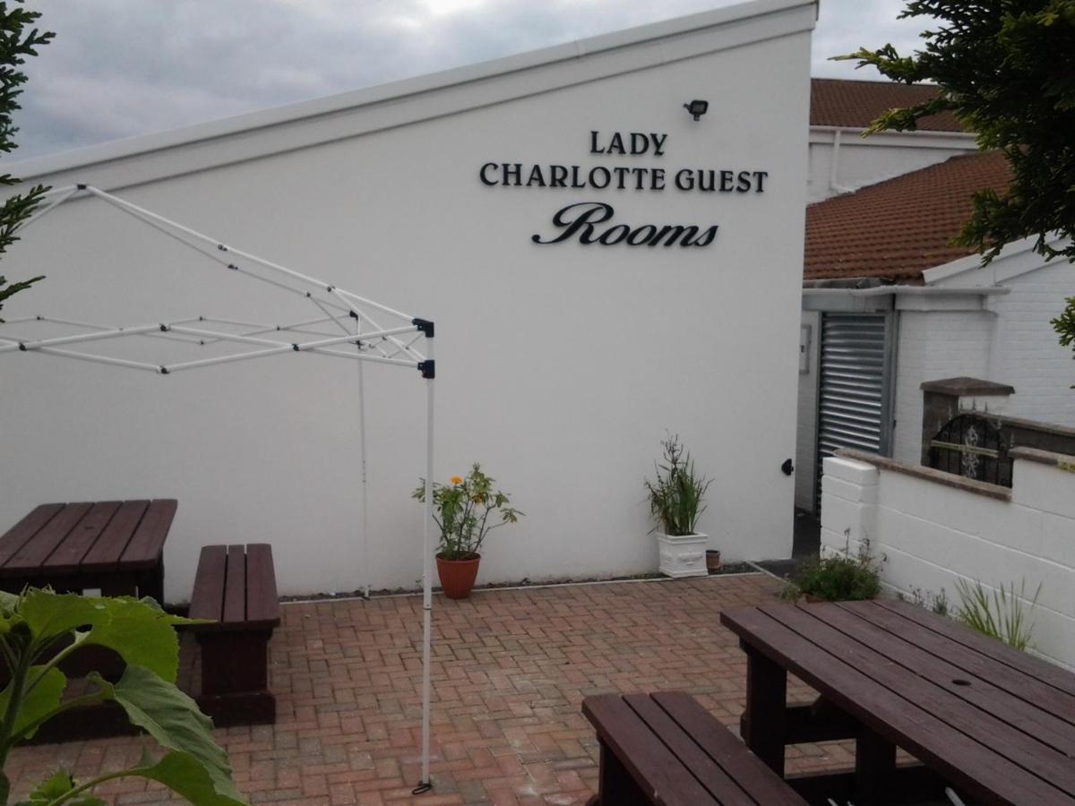 B&B Dowlais - Lady Charlotte Guest rooms triple rooms - Bed and Breakfast Dowlais