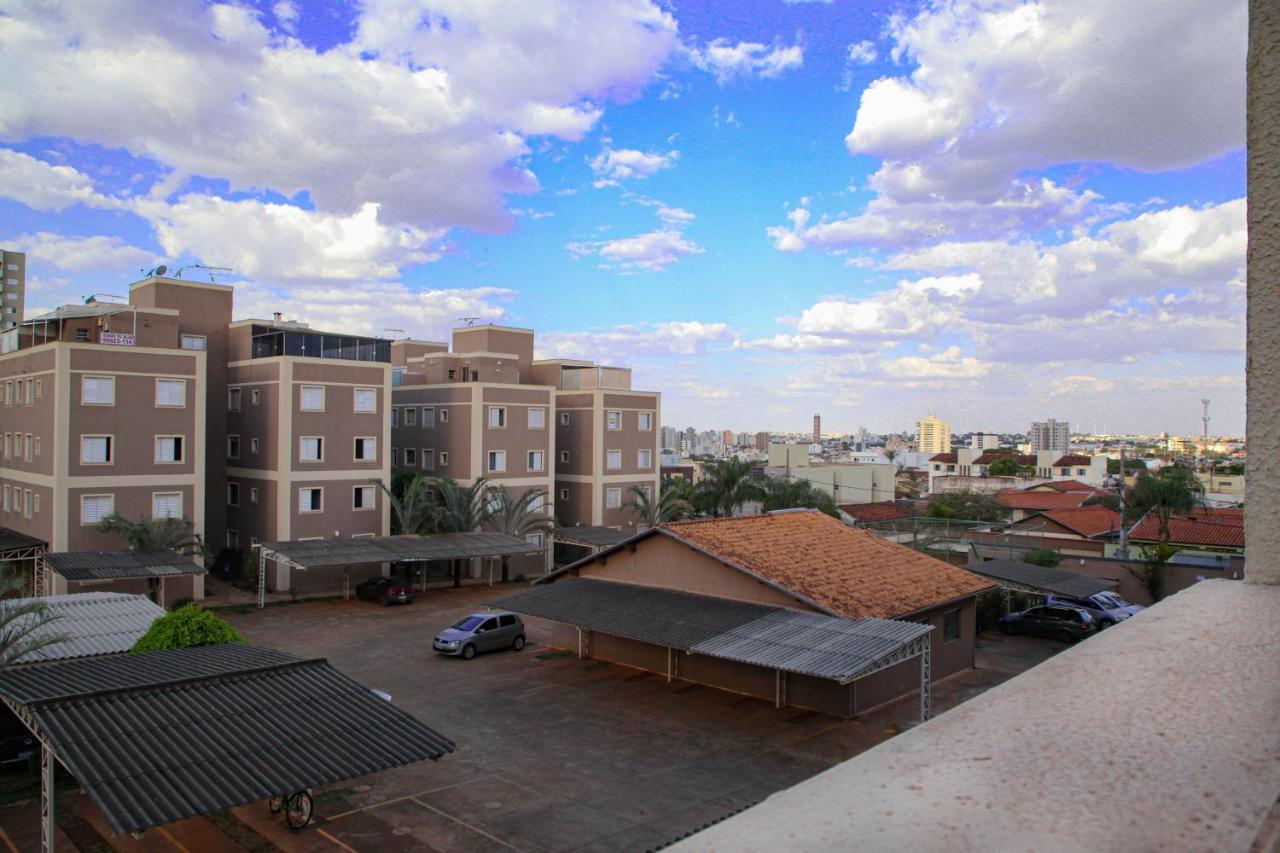 Apartamento Aeroporto/ Uniube - Bed and Breakfast