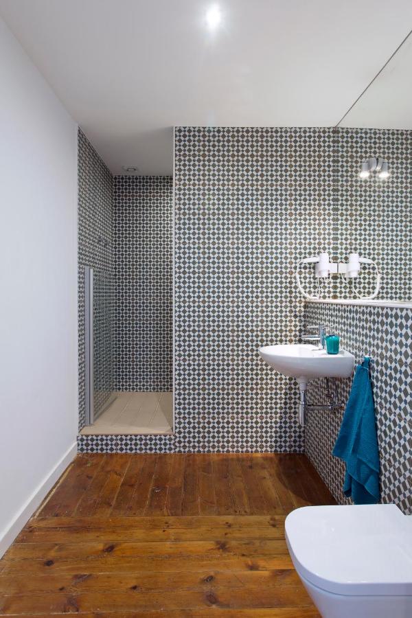 Tweepersoonskamer met 2 Aparte Bedden en Eigen Externe Badkamer