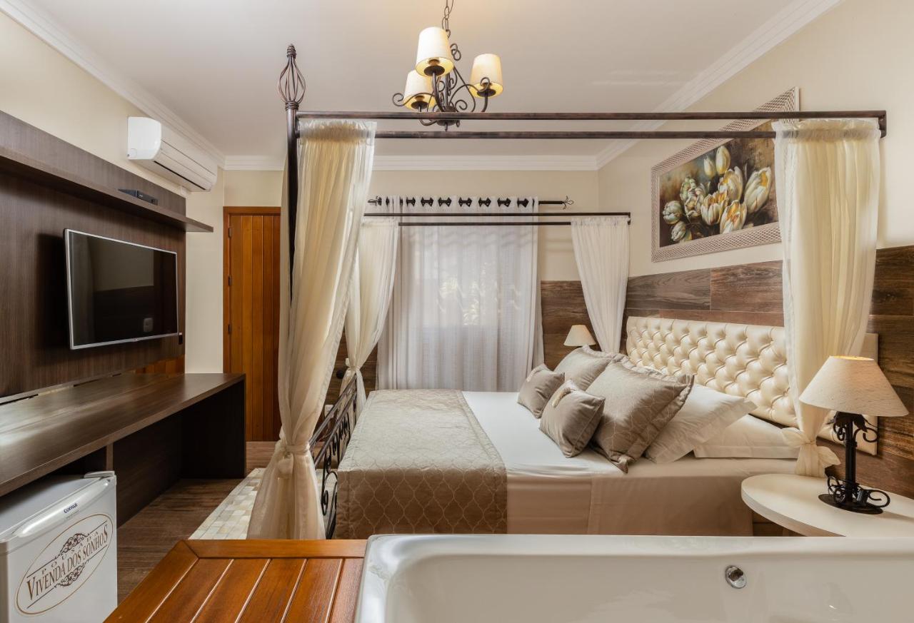 Queen Room with Spa Bath