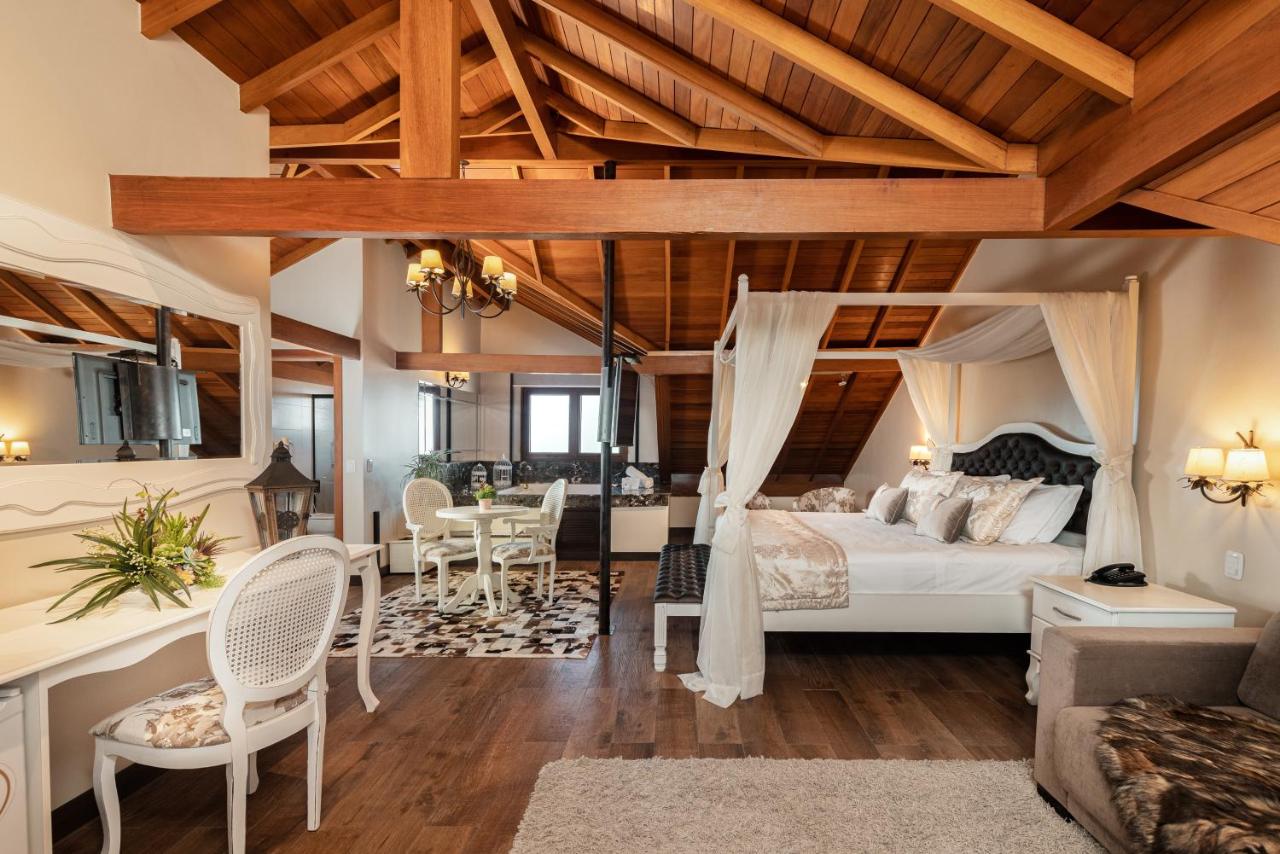 Master Suite with Spa Bath