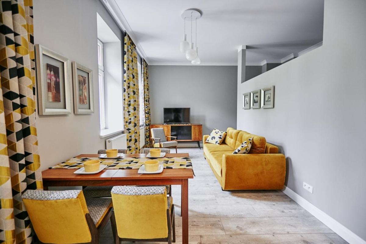 Żółty Apartament DE LUX dla 2 osób Chorzów Katowice - B&B
