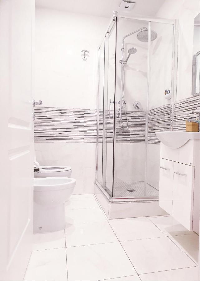 Double Room with Balcony and Private Bathroom