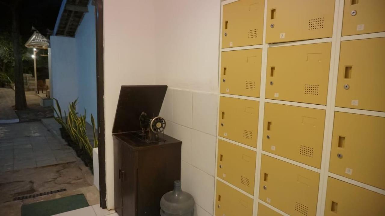 Cama en habitación compartida con 4 camas