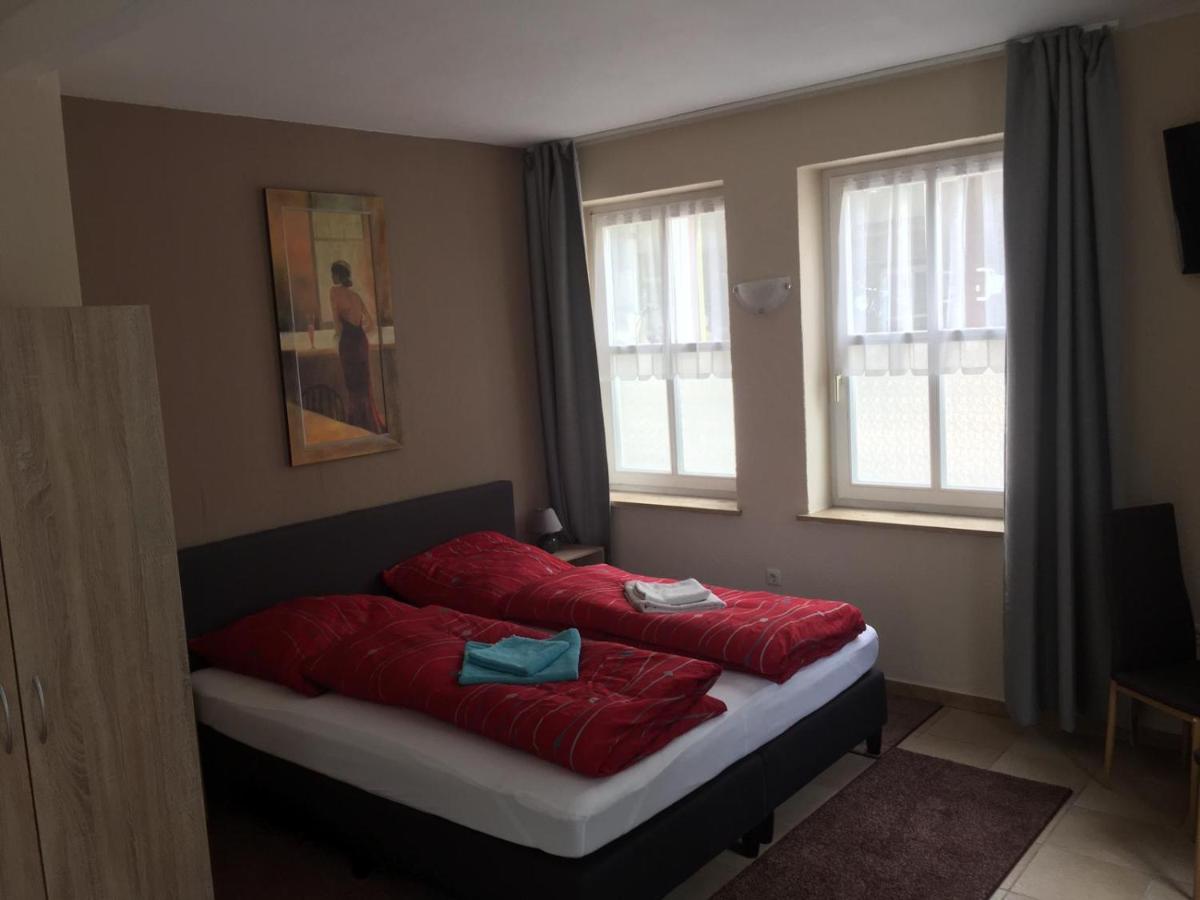 Doppel- oder Zweibettzimmer