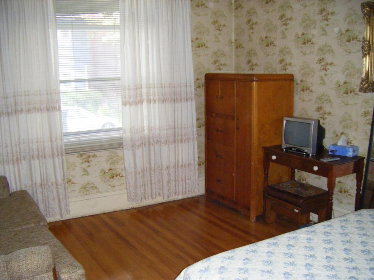 Queen Room with Sofa Bed and Shared Bathroom